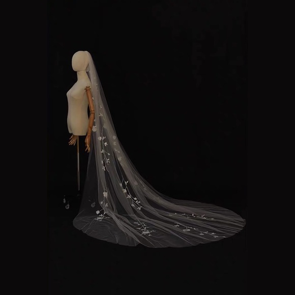 Cathedral Floral Lace Wedding Veil main image 8